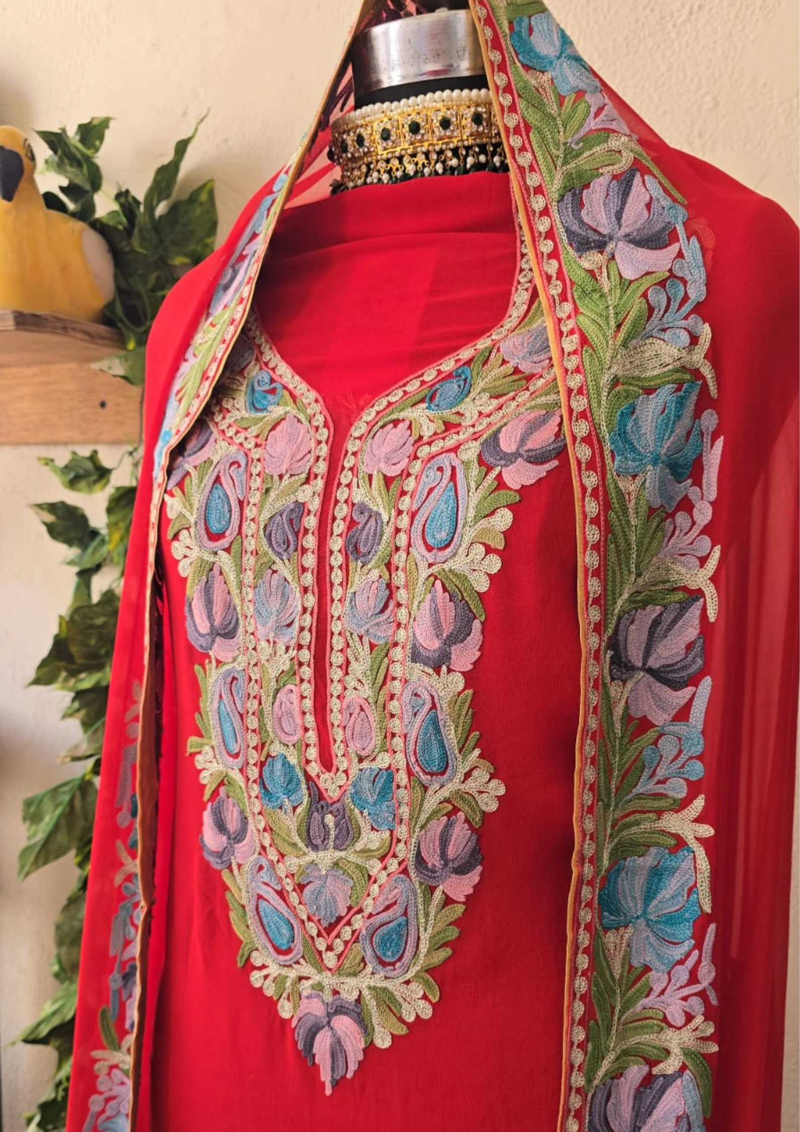 Experience Pure Opulence: The Tvareetaz Kashmiri Luxury Cape Suit – Where Heritage Meets High Fashion 👑✨