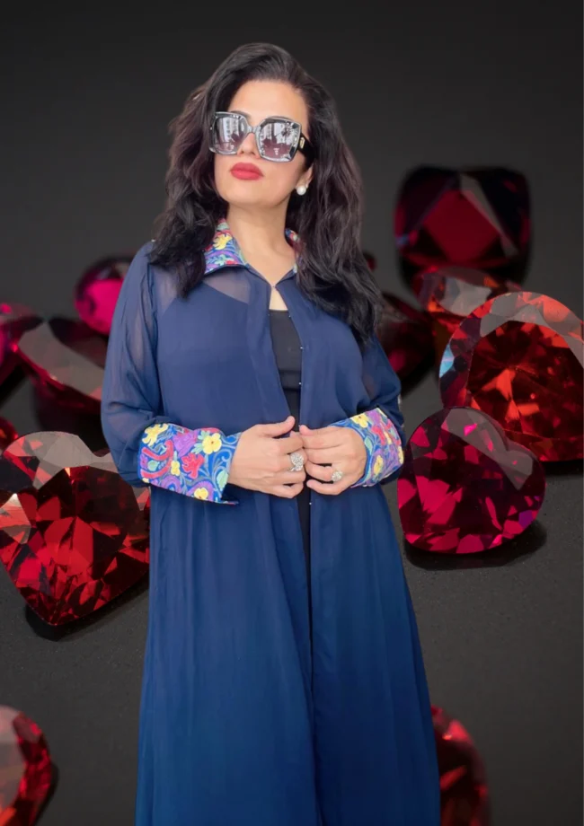 Exquisite Kashmiri Shrug with Traditional Aari Embroidery - Image 4