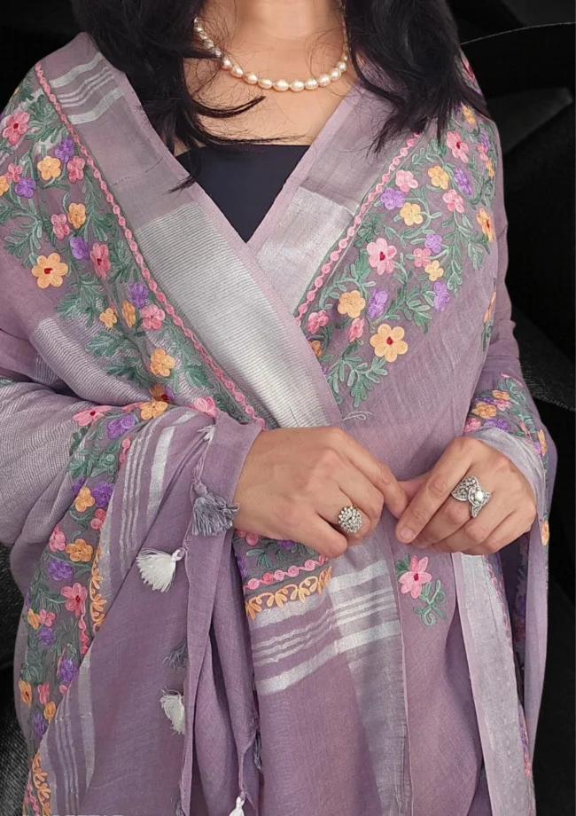 Handloom Linen Cotton Saree with Kashmiri Aari Embroidery - Image 4