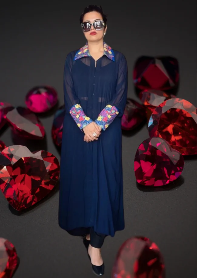 Exquisite Kashmiri Shrug with Traditional Aari Embroidery - Image 6