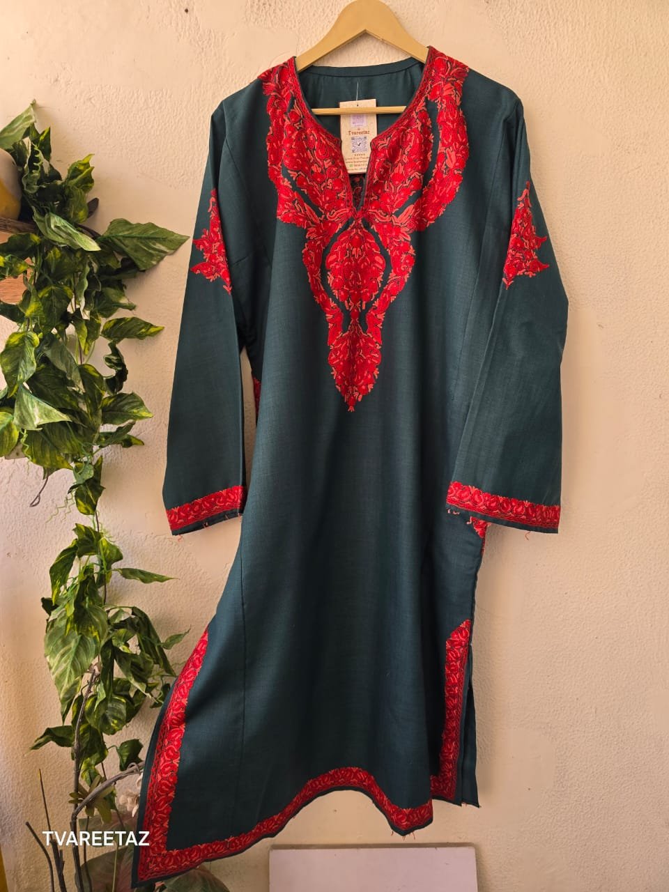 Handcrafted Luxury: Kashmiri Aari Embroidered Pheran