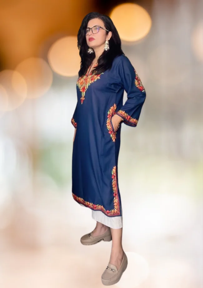Handcrafted Luxury: Kashmiri Aari Embroidered Pheran - Image 3