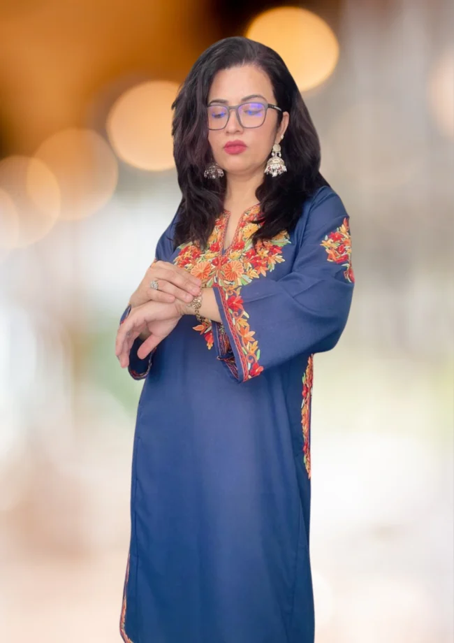 Handcrafted Luxury: Kashmiri Aari Embroidered Pheran - Image 4