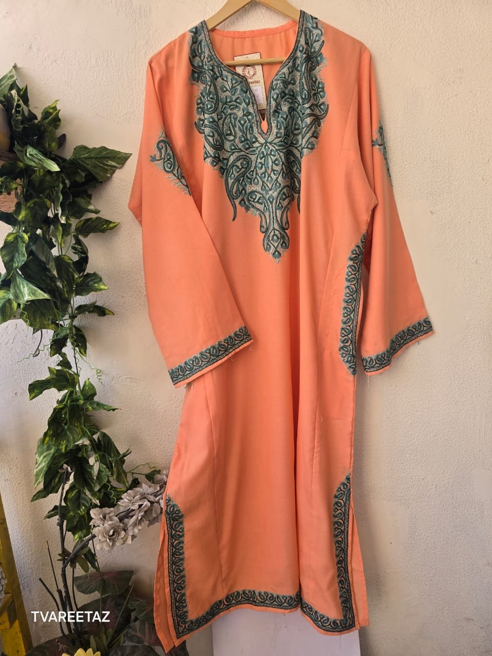 Handcrafted Luxury: Kashmiri Aari Embroidered Pheran