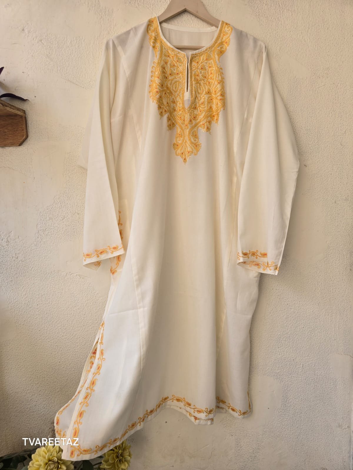 Handcrafted Luxury: Kashmiri Aari Embroidered Pheran