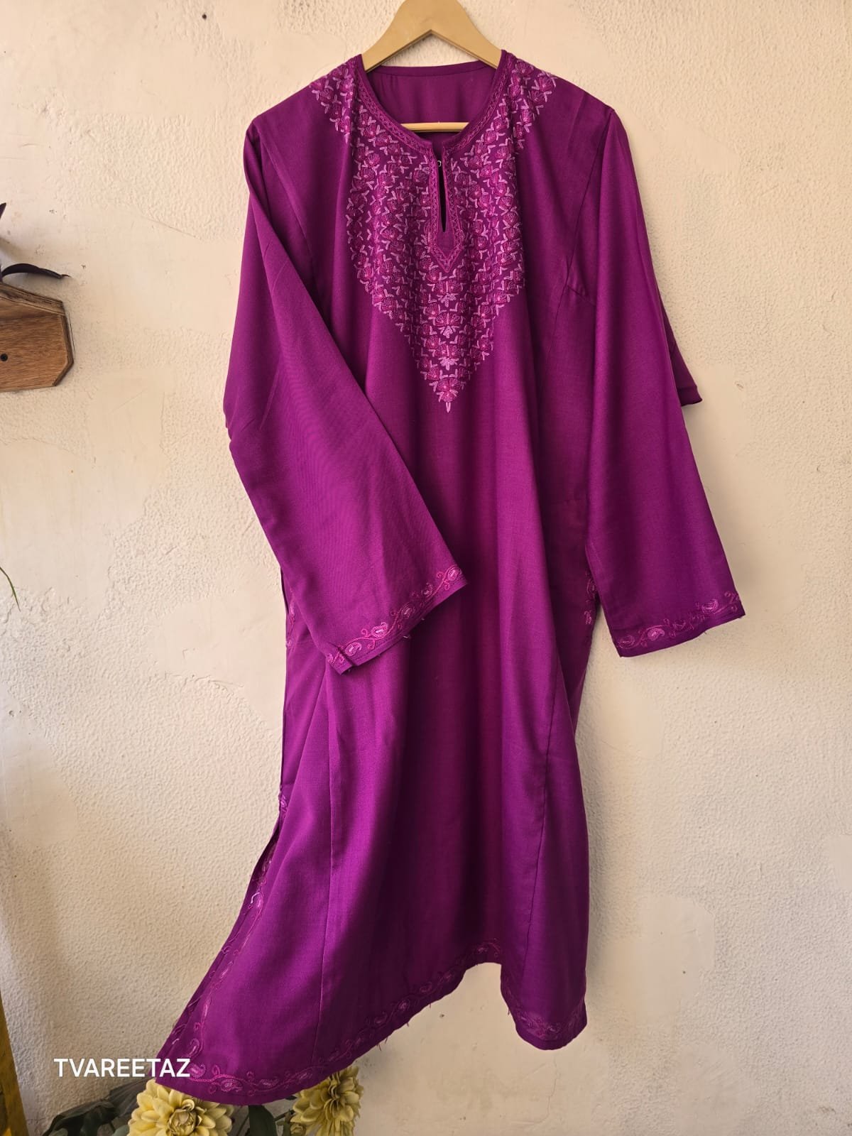 Handcrafted Luxury: Kashmiri Aari Embroidered Pheran