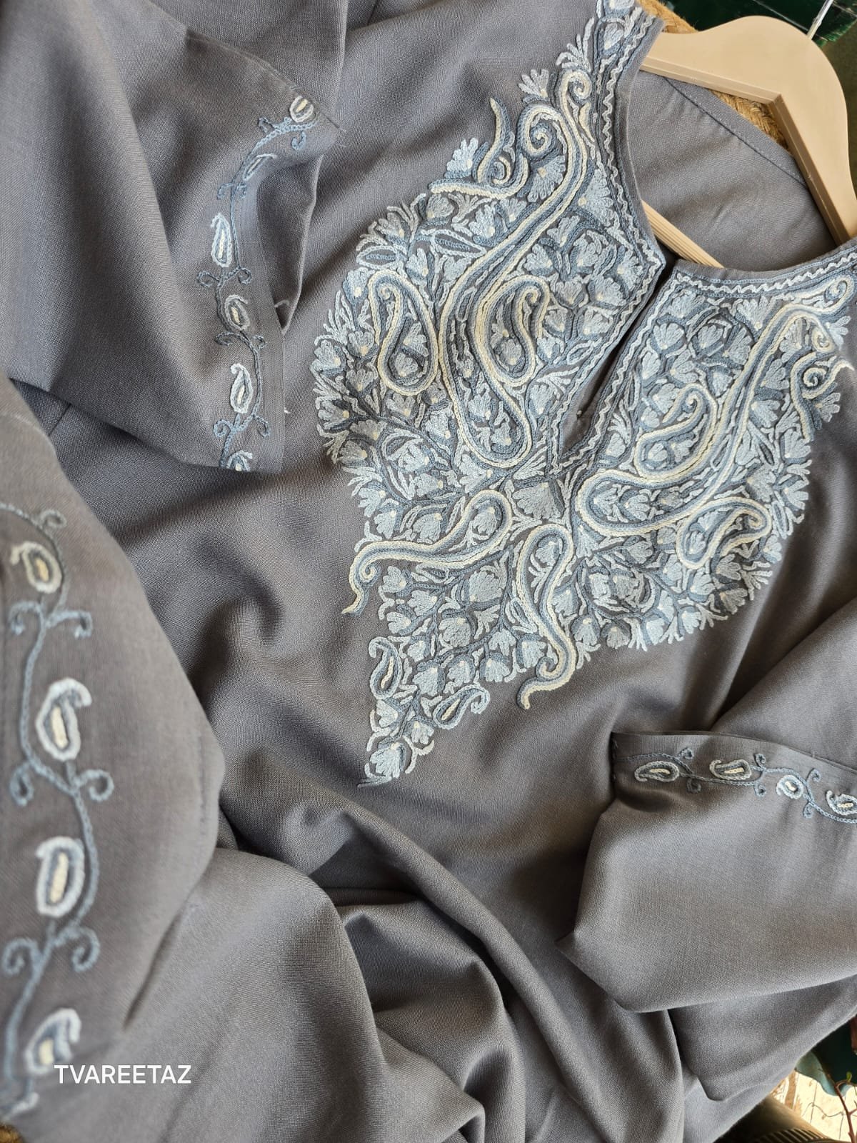 Handcrafted Luxury: Kashmiri Aari Embroidered Pheran