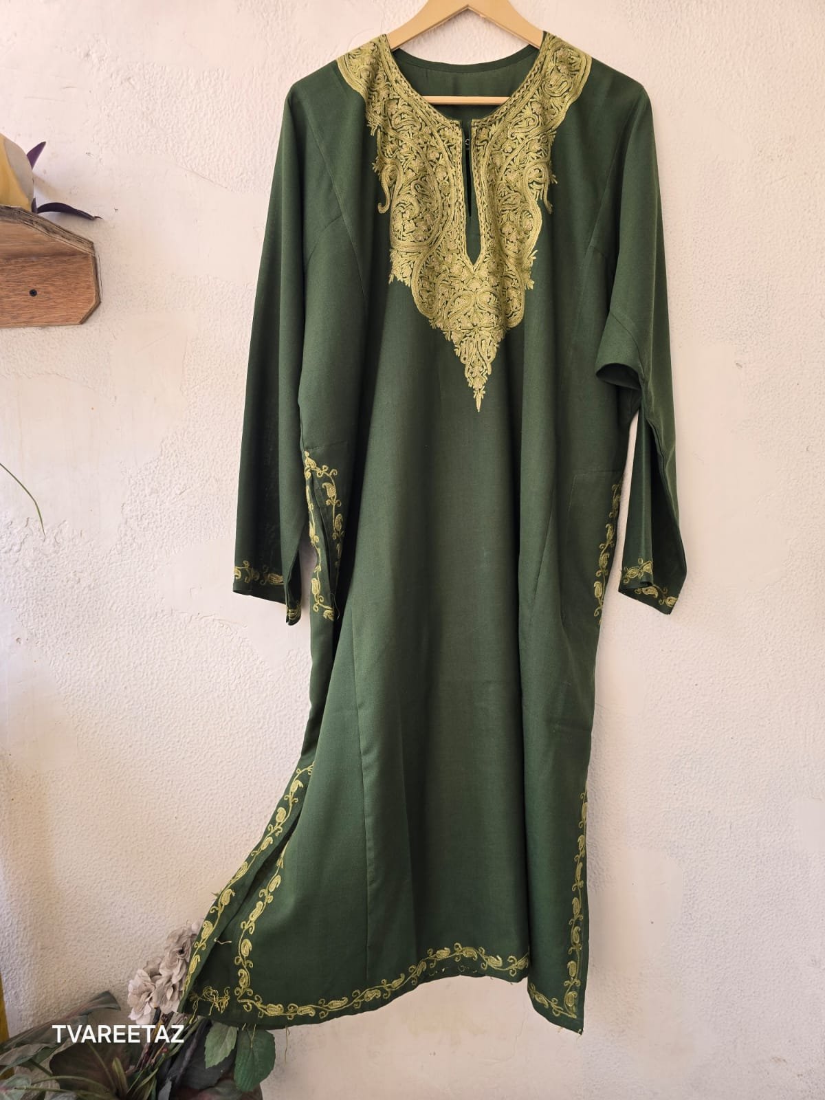 Handcrafted Luxury: Kashmiri Aari Embroidered Pheran