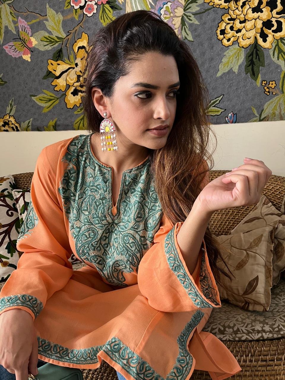 Handcrafted Luxury: Kashmiri Aari Embroidered Pheran - Image 2