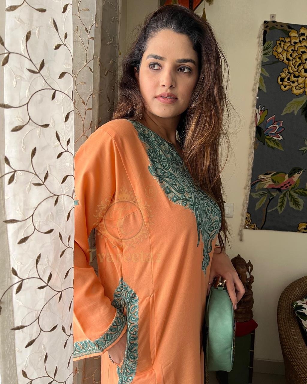 Handcrafted Luxury: Kashmiri Aari Embroidered Pheran - Image 5