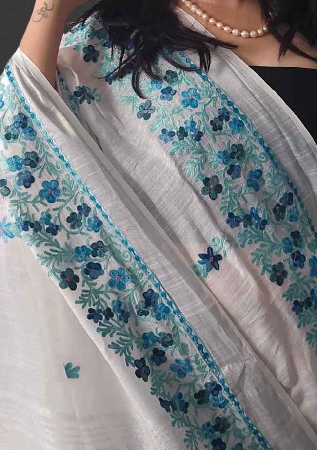 Handloom Linen Cotton Saree with Kashmiri Aari Embroidery - Image 4