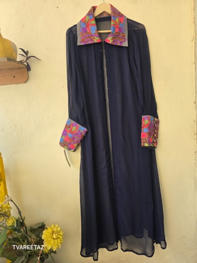 Exquisite Kashmiri Shrug with Traditional Aari Embroidery - Image 3
