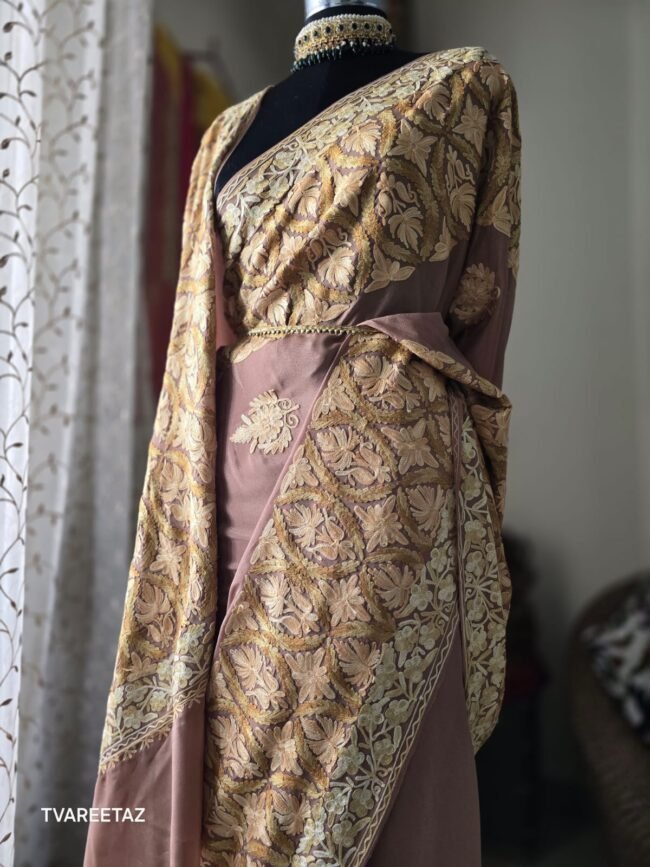 Exquisite Kashmiri Aari Embroidered Jamawar Saree - Image 4