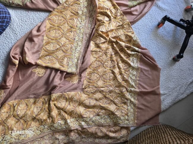 Exquisite Kashmiri Aari Embroidered Jamawar Saree - Image 6
