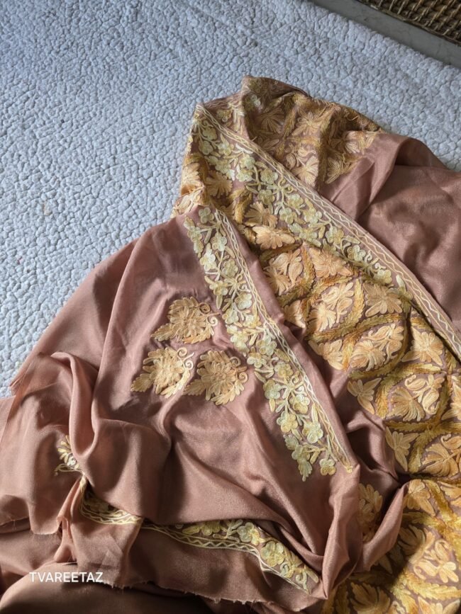 Exquisite Kashmiri Aari Embroidered Jamawar Saree - Image 5