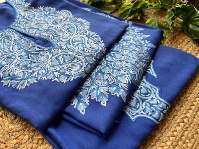 Handcrafted Luxury: Kashmiri Aari Embroidered Pheran - Image 4