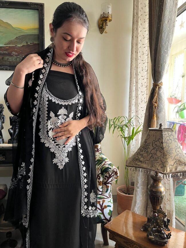 Muslin silk suit Exquisite Kashmiri Aari Embroidery with Tilla & Thread Work - Image 3