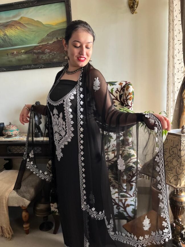 Muslin silk suit Exquisite Kashmiri Aari Embroidery with Tilla & Thread Work - Image 4