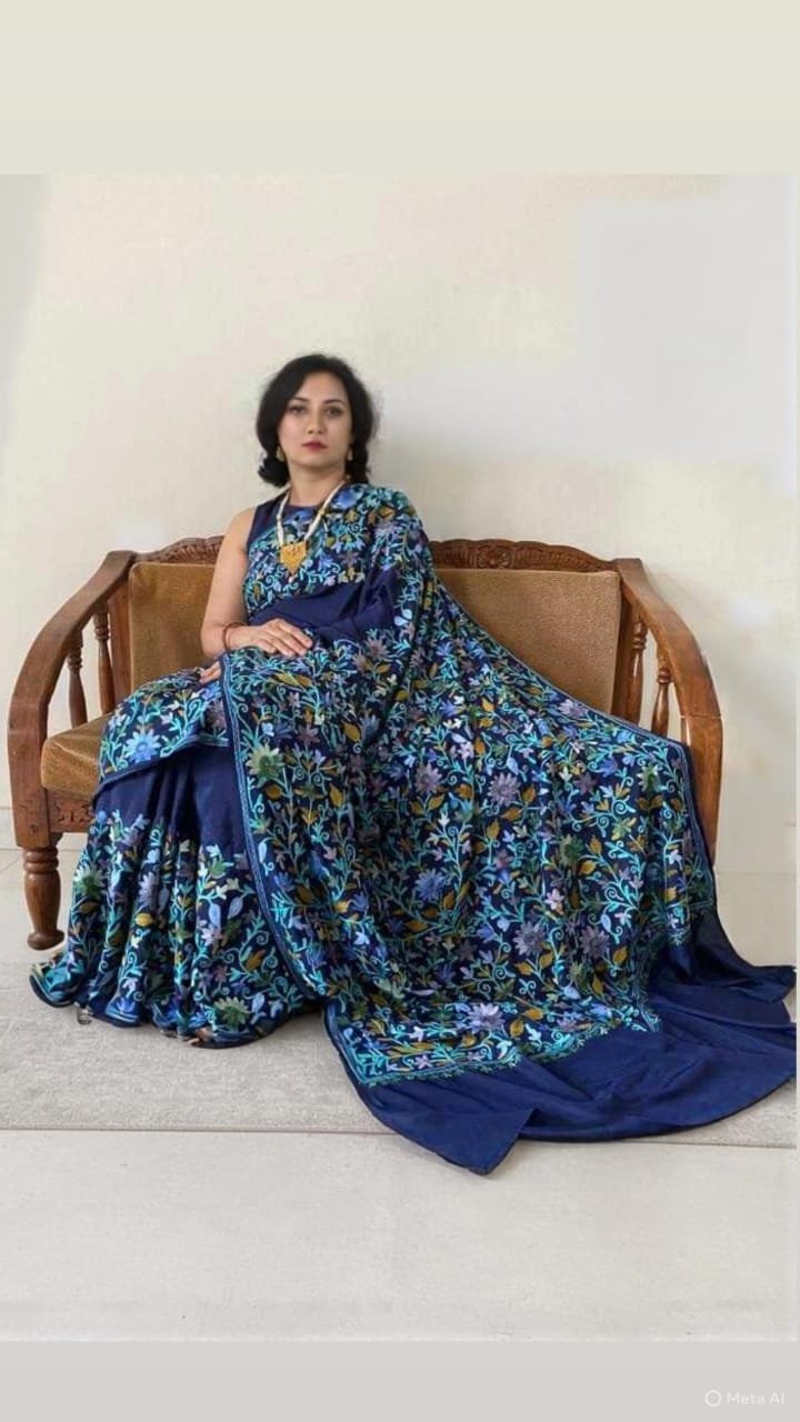 🌸 Tvareetaz Designer Saree 🌸 "Maharani Aksh" – A Regal Kashmiri Masterpiece - Image 2