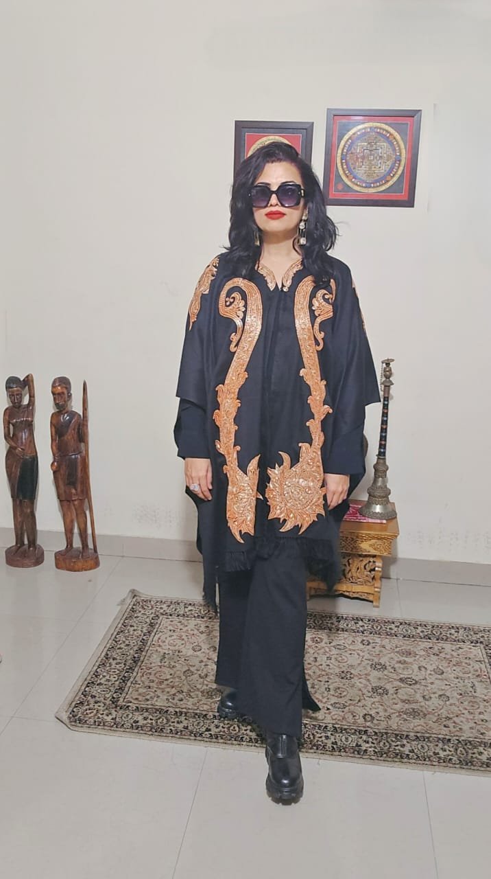 ATTITUDE – The Kashmiri Cape Shawl