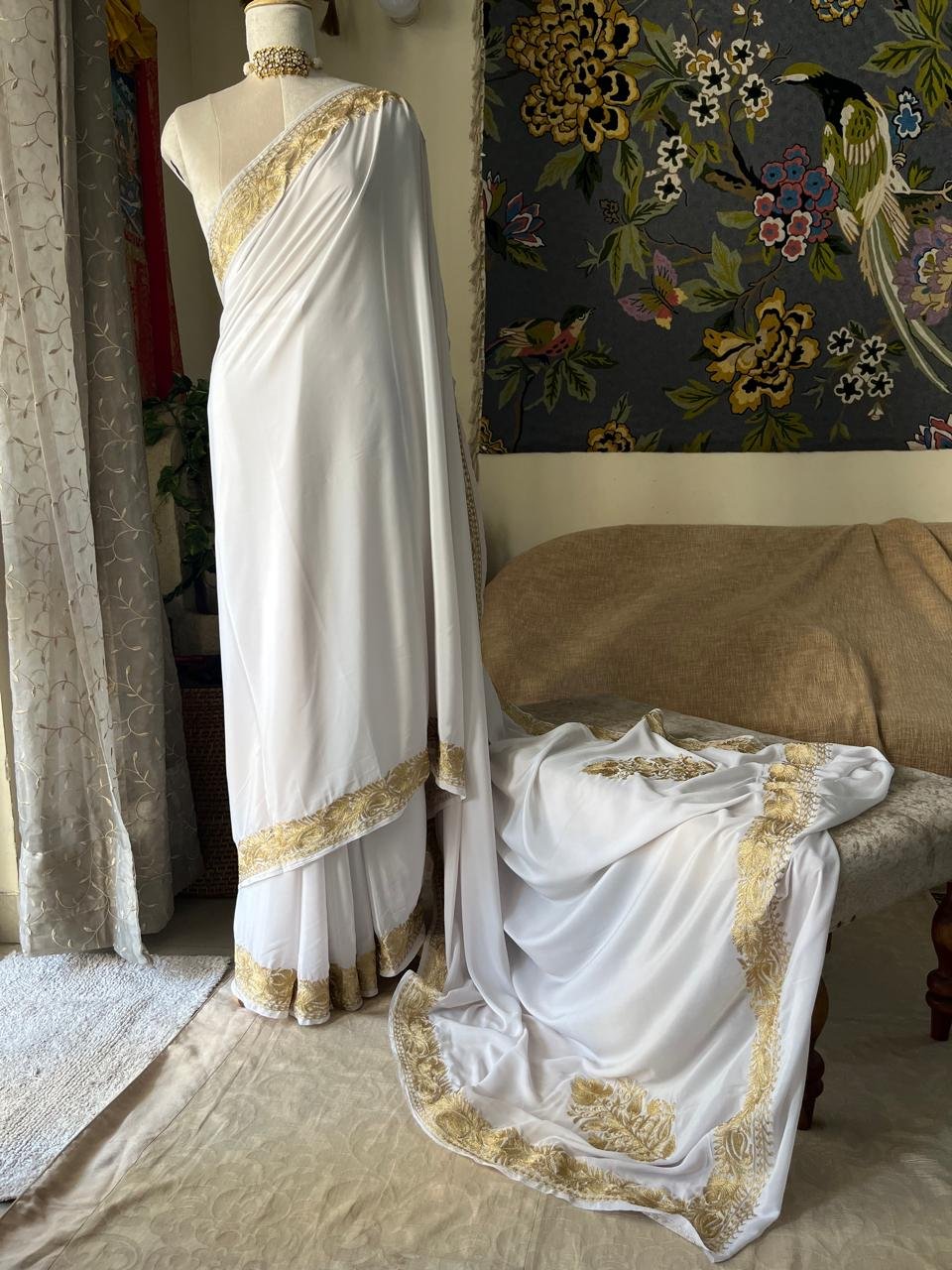 Crepe Saree adorned with intricate handcrafted Kashmiri Tilla embroidery - Image 3