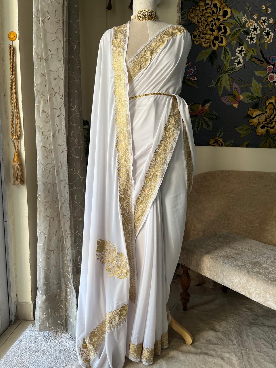 Crepe Saree adorned with intricate handcrafted Kashmiri Tilla embroidery - Image 2